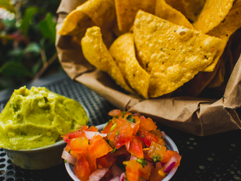 Snacks de bar - chips et guacamole