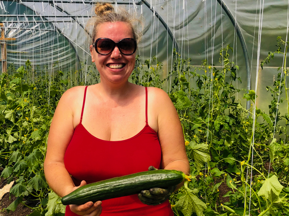 Leanne aime son énorme concombre